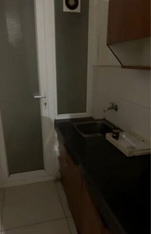 Bathroom in 1 RK Apartment at DLF Pink Town House, Dlf City Phase 3 – for Rent