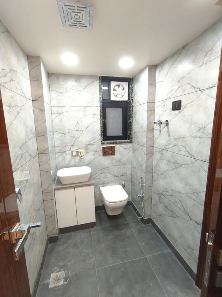 Bathroom, rohini sector 9 4 Bedroom 1600 Sq.Ft. Apartment In Rohini Sector 9 Delhi 10165257