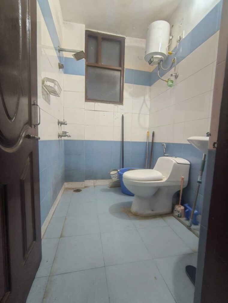 Bathroom, fortune-regalia-towers 2 Bedroom 110 Sq.Yd. Apartment In Dhakoli Zirakpur 10165298