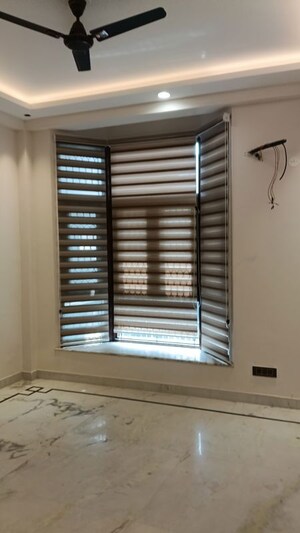 Room in 3 BHK Builder Floor at South City 1 – for Rent