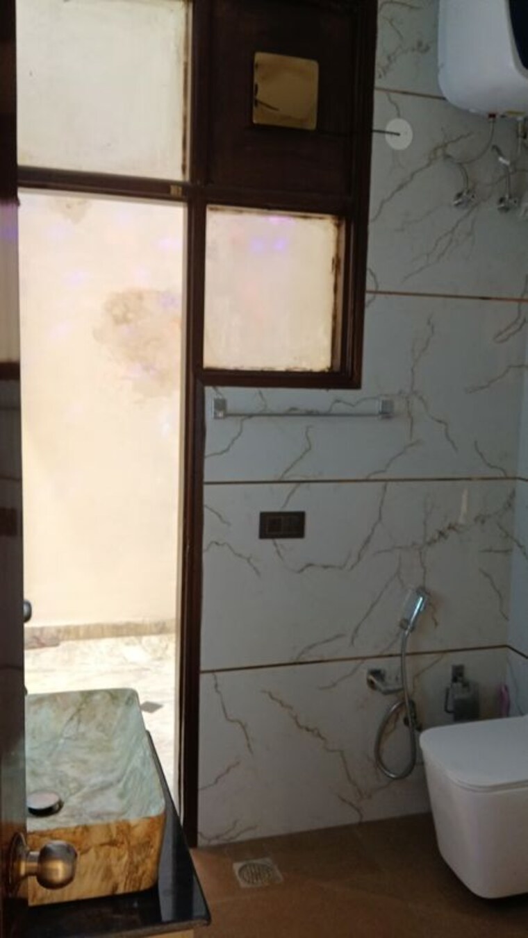 Bathroom, south city 1 3 Bedroom 2250 Sq.Ft. Builder Floor In South City 1 Gurgaon 10165328