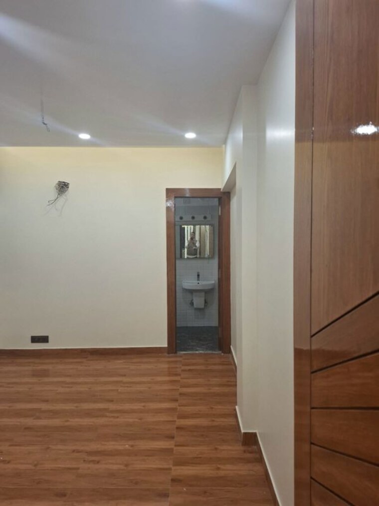 Room, kailash colony 3 Bedroom 160 Sq.Yd. Builder Floor In Kailash Colony Delhi 10165336