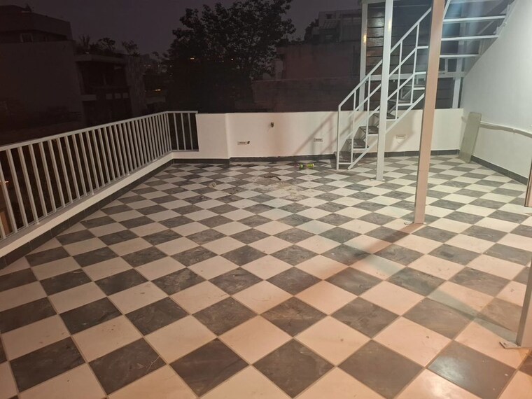Balcony, kailash colony 3 Bedroom 160 Sq.Yd. Builder Floor In Kailash Colony Delhi 10165336