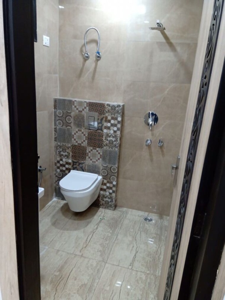 Bathroom, rajendra nagar 3 Bedroom 1833 Sq.Ft. Builder Floor In Rajendra Nagar Ghaziabad 10165338