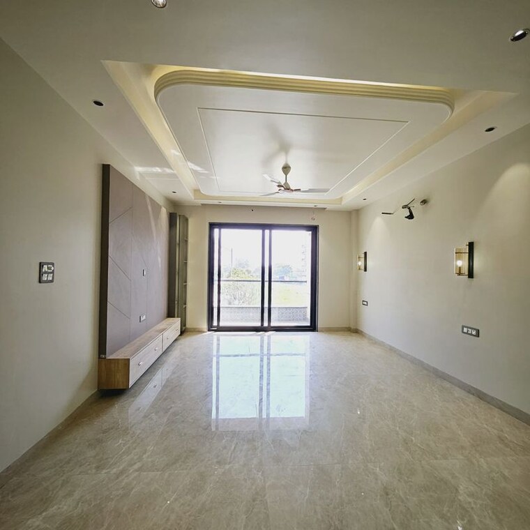Room, sector 81 3 Bedroom 2250 Sq.Ft. Builder Floor In Sector 81 Faridabad 9583339