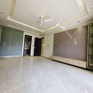 Room in 3 BHK Builder Floor at Sector 81 – for Rent