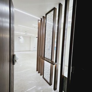 Building Lobby in 3 BHK Builder Floor at Sector 81 – for Rent