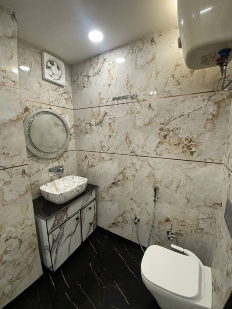 Bathroom, pitampura 4 Bedroom 1800 Sq.Ft. Apartment In Pitampura Delhi 10165329