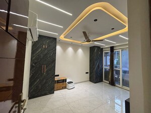 Room in 4 BHK Apartment at Pitampura – for Sale