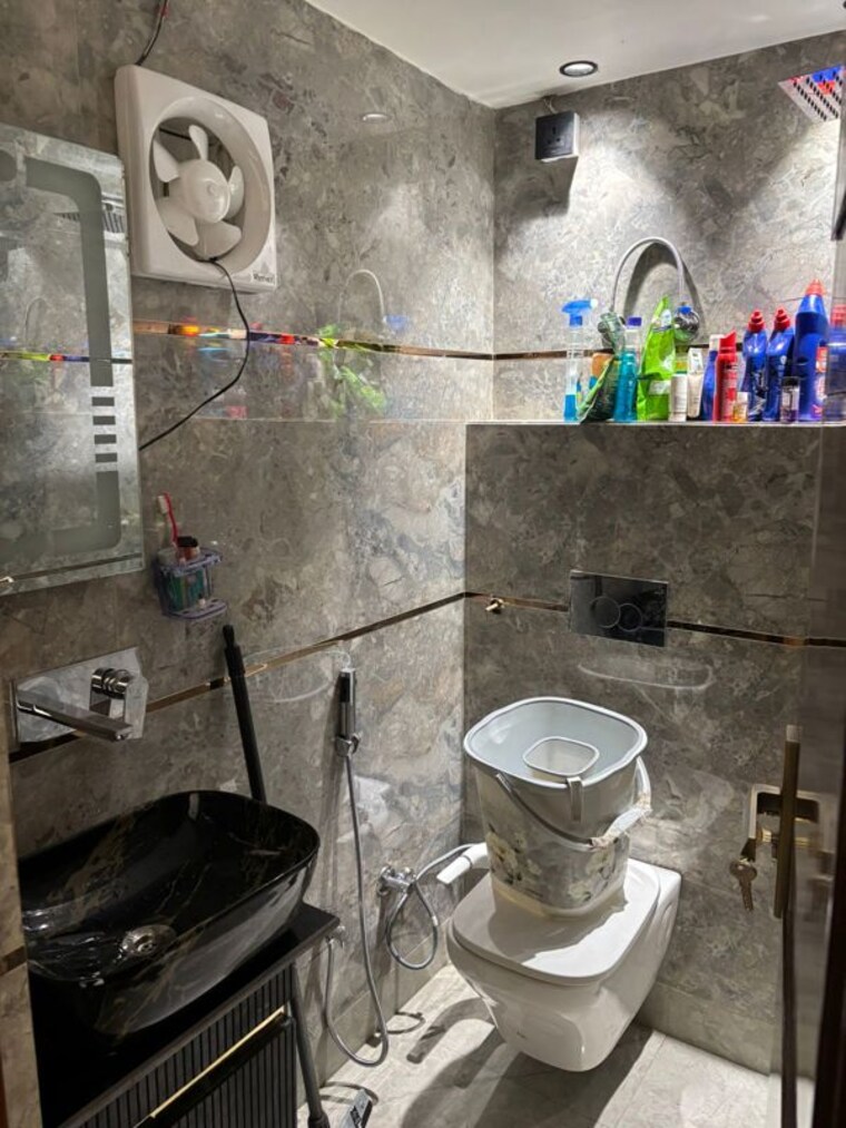 Bathroom, pitampura 4 Bedroom 1800 Sq.Ft. Apartment In Pitampura Delhi 10165329
