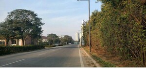 Master Bedroom in 4 BHK Apartment at Eldeco Fairway Reserve, Sector 80 – for Sale