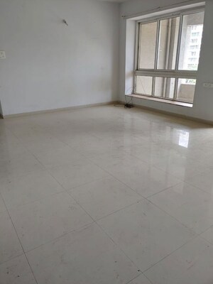 Room in 2 BHK Apartment at Saarrthi Skybay, Mahalunge – for Rent