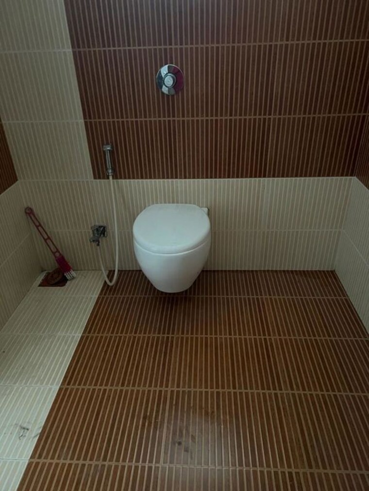 Bathroom, saarrthi-skybay 2 Bedroom 1000 Sq.Ft. Apartment In Mahalunge Pune 10165345