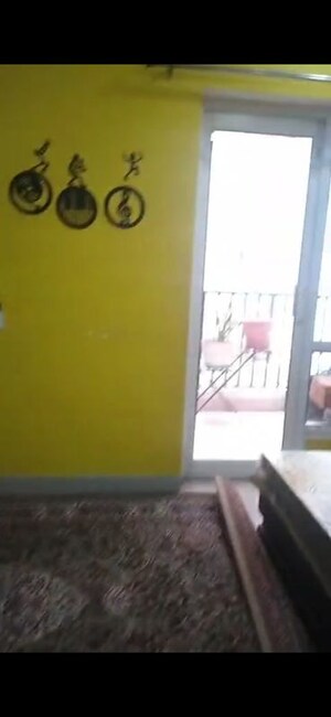 Room in 2 BHK Apartment at Panchsheel Greens, Sector 16 Greater Noida – for Rent