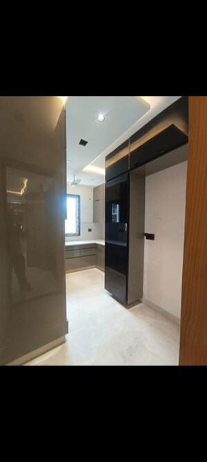 Building Lobby in 3 BHK Builder Floor at Sector 43 – for Sale