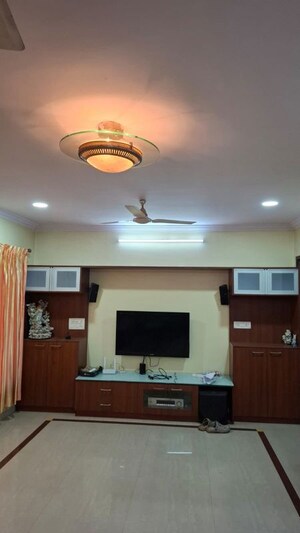 Furnished Amenities in 2 BHK Apartment at Shristi Complex, Andheri East – for Rent