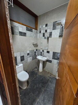 Team Area in 3 BHK Builder Floor at Sector 66 B – for Rent