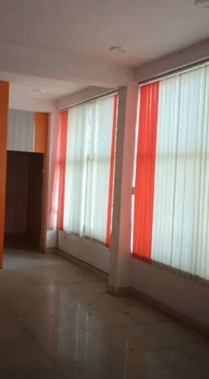  Office Space For Rent in Husainganj