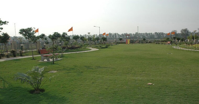 Garden, bptp-parkland-pride 3 Bedroom 250 Sq.Yd. Builder Floor In Sector 77 Faridabad 10165388