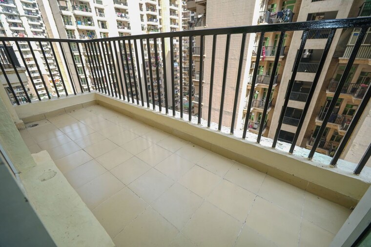 Balcony, gaur-city-2-12th-avenue 2.5 Bedroom 1055 Sq.Ft. Apartment In Sector 16c Greater Noida Greater Noida 10165434