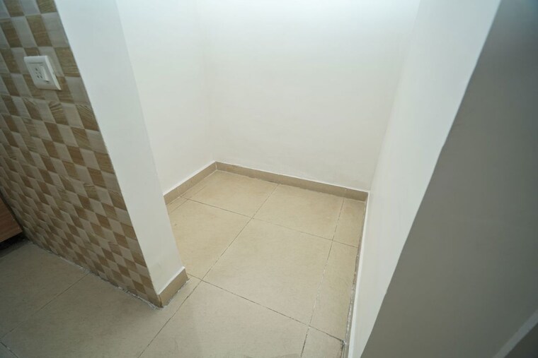 Room, gaur-city-2-12th-avenue 2.5 Bedroom 1055 Sq.Ft. Apartment In Sector 16c Greater Noida Greater Noida 10165434