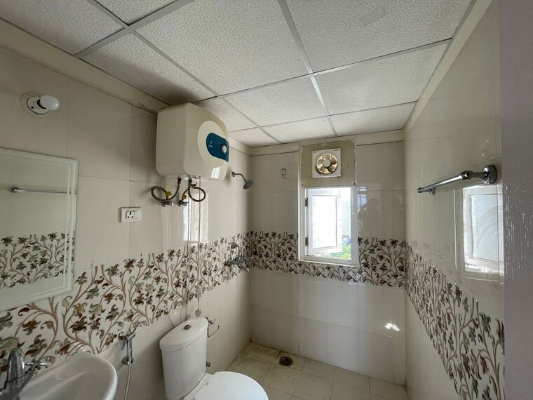 Bathroom, levana-celebrity-gardens 3.5 Bedroom 2100 Sq.Ft. Apartment In Sushant Golf City Lucknow 10165472
