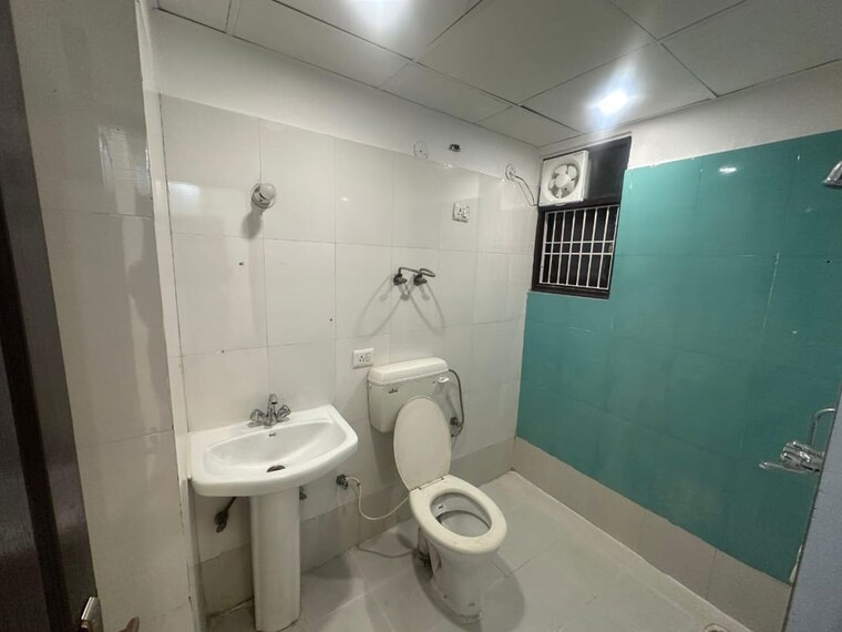 Attached Bathroom, raj nagar extension 3 Bedroom 1531 Sq.Ft. Apartment In Raj Nagar Extension Ghaziabad 10165317