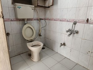 Bathroom in 2 BHK Apartment at Summit Apartment, Goregaon East – for Rent