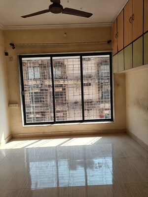 2 BHK Apartment For Rent in Summit Apartment, Goregaon East