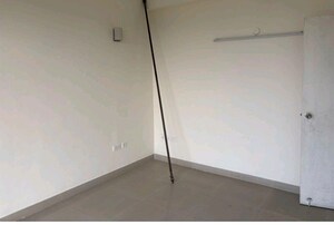 Room in 3 BHK Apartment at Godrej Frontier, Sector 80 – for Sale