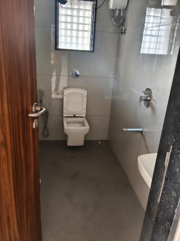 Bathroom, yash-ina-apartments 2 Bedroom 584 Sq.Ft. Apartment In Goregaon West Mumbai 10165559