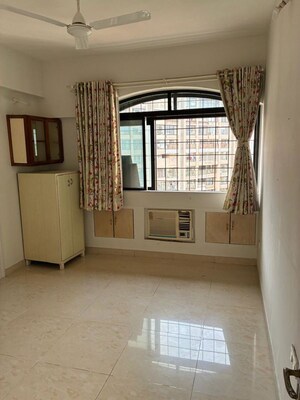 Room in 2 BHK Apartment at Dynamic Panchsheel Heights, Kandivali West – for Sale