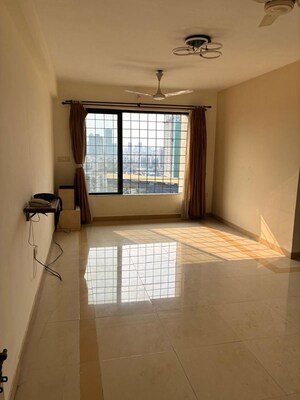 Room in 2 BHK Apartment at Dynamic Panchsheel Heights, Kandivali West – for Sale