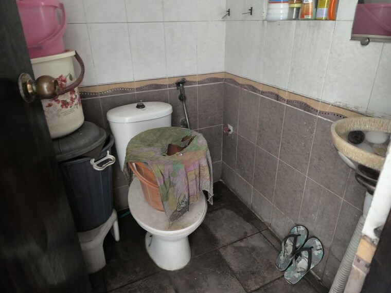 Bathroom, hrc-apartments 2 Bedroom 1375 Sq.Ft. Apartment In Vaibhav Khand Ghaziabad 10165136