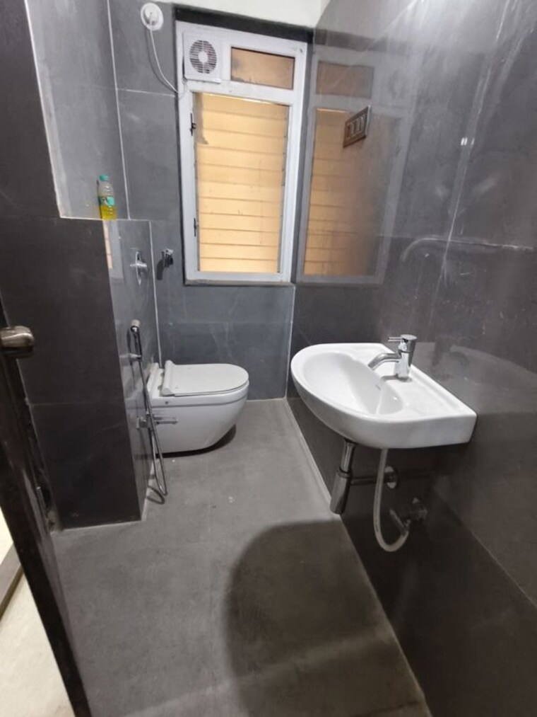 Attached Bathroom, goregaon west 2 Bedroom 720 Sq.Ft. Apartment In Goregaon West Mumbai 10165715