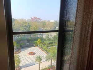 Swimming Pool in 4 BHK Apartment at BPTP The Deck, Sector 82 – for Sale