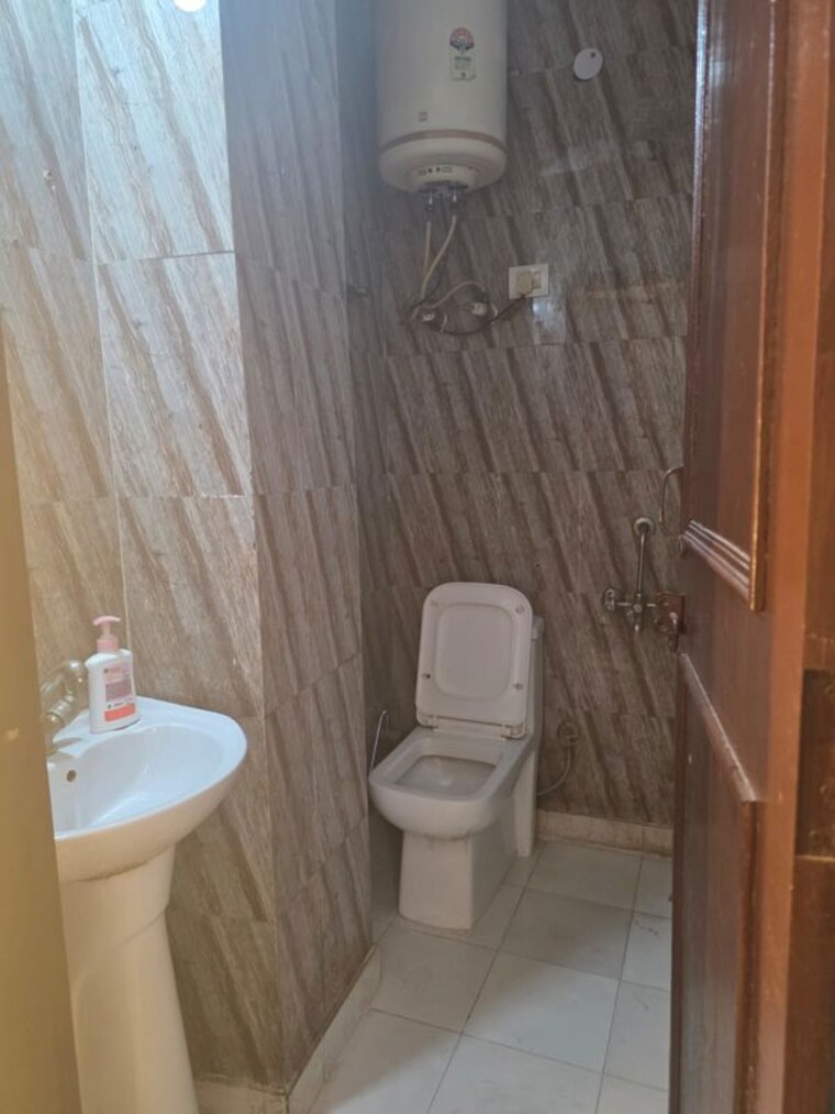 Bathroom, saket 2 Bedroom 950 Sq.Ft. Builder Floor In Saket Delhi 10165762