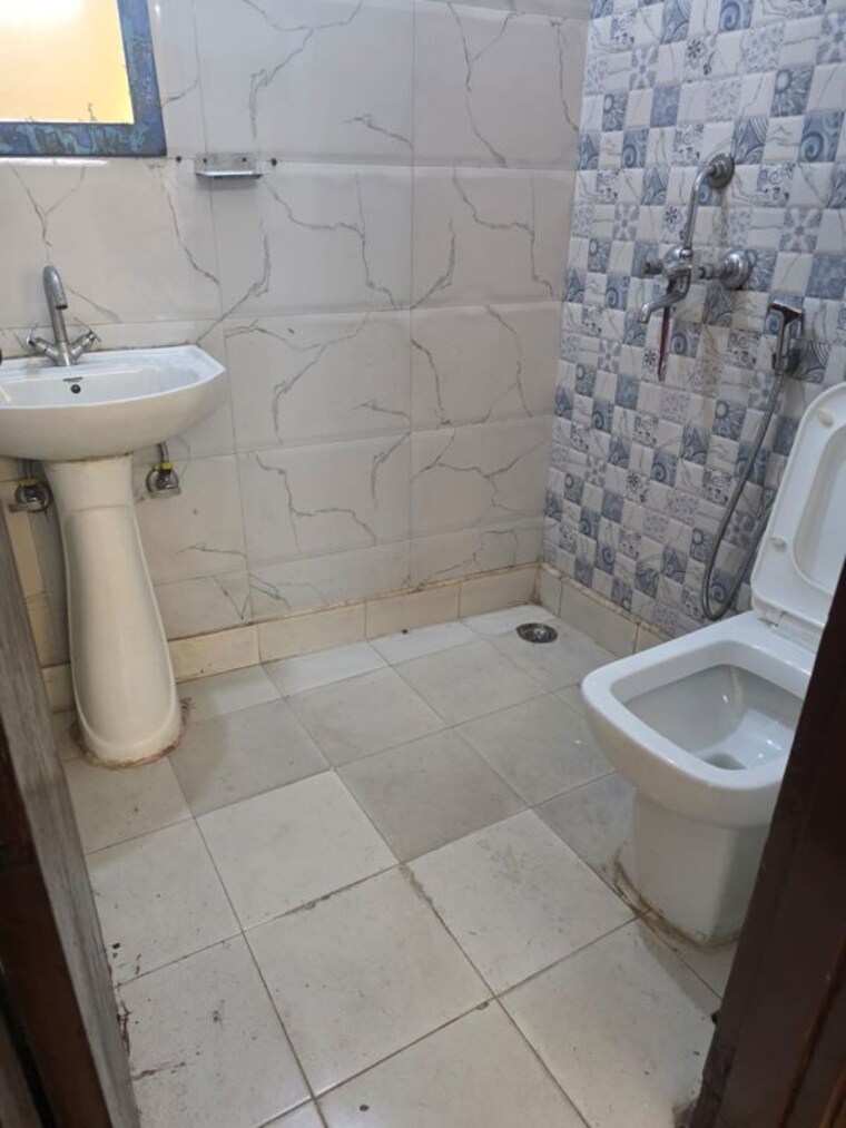 Bathroom, saket 1 Bedroom 450 Sq.Ft. Builder Floor In Saket Delhi 10165785