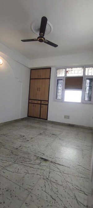 Room in 2 BHK Apartment at Gaurs Galaxy, Vaishali Sector 5 – for Rent