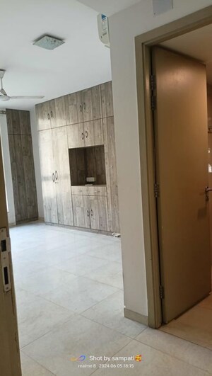 Room in 3 BHK Apartment at Hiranandani Estate – for Rent