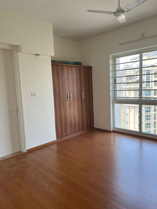 3 BHK + Store Room Apartment For Rent in Hiranandani Estate