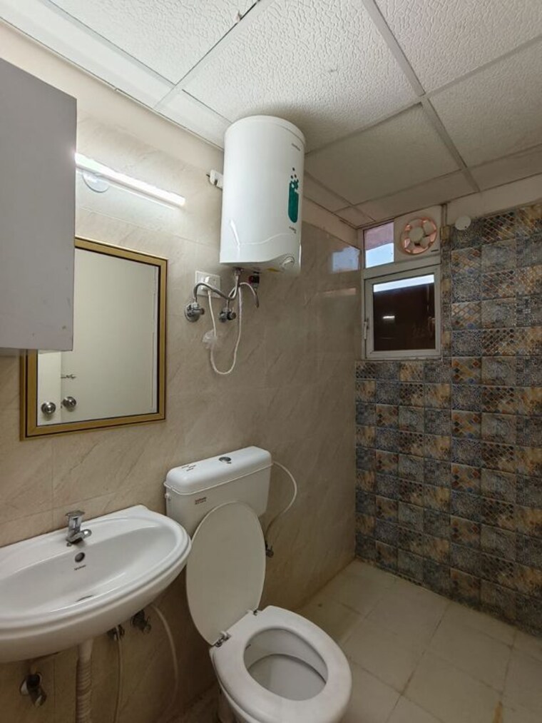 Bathroom, imperia-esfera 3.5 Bedroom 2035 Sq.Ft. Apartment In Sector 37c Gurgaon 10165723