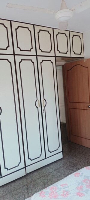 Furnished Amenities in 2 BHK Apartment at Takshila CHS, Andheri East – for Rent