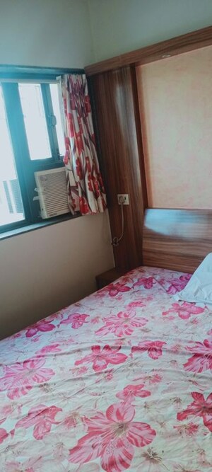 Bedroom in 2 BHK Apartment at Takshila CHS, Andheri East – for Rent