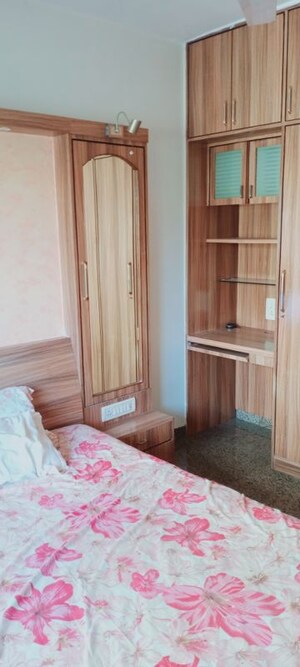 Room in 2 BHK Apartment at Takshila CHS, Andheri East – for Rent