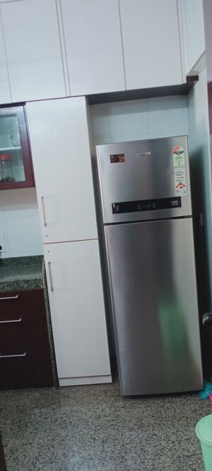 Furnished Amenities in 2 BHK Apartment at Takshila CHS, Andheri East – for Rent