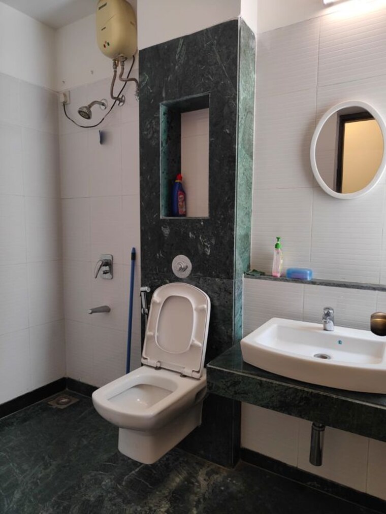 Bathroom, lodha-splendora 2 Bedroom 750 Sq.Ft. Apartment In Ghodbunder Road Thane 10165998
