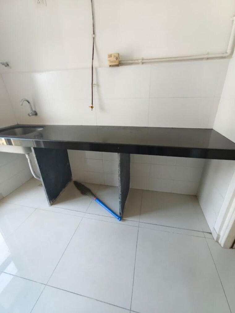 Kitchen, godrej-emerald 1.5 Bedroom 530 Sq.Ft. Apartment In Ghodbunder Road Thane 10166017