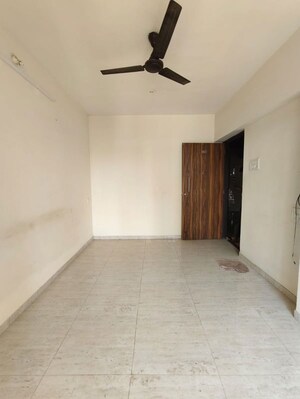 Room in 2 BHK Apartment at Fiama Residency, Thane West – for Rent