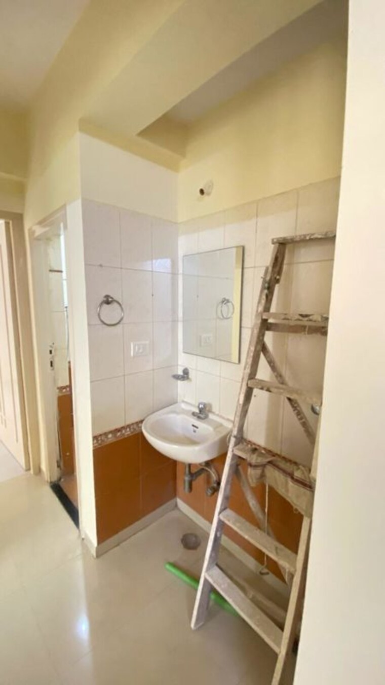 Bathroom, vasant-oscar 1 Bedroom 585 Sq.Ft. Apartment In Mulund West Mumbai 10166080